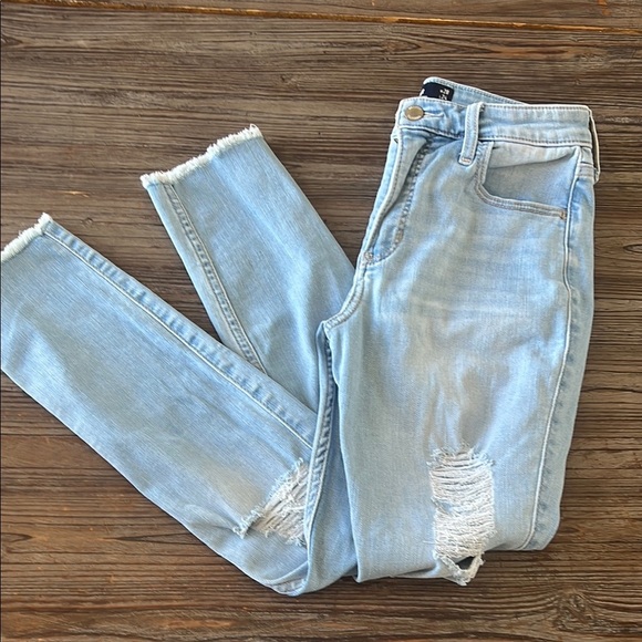 Hollister Light Blue Distressed Women's Jeans 28w - Picture 1 of 11